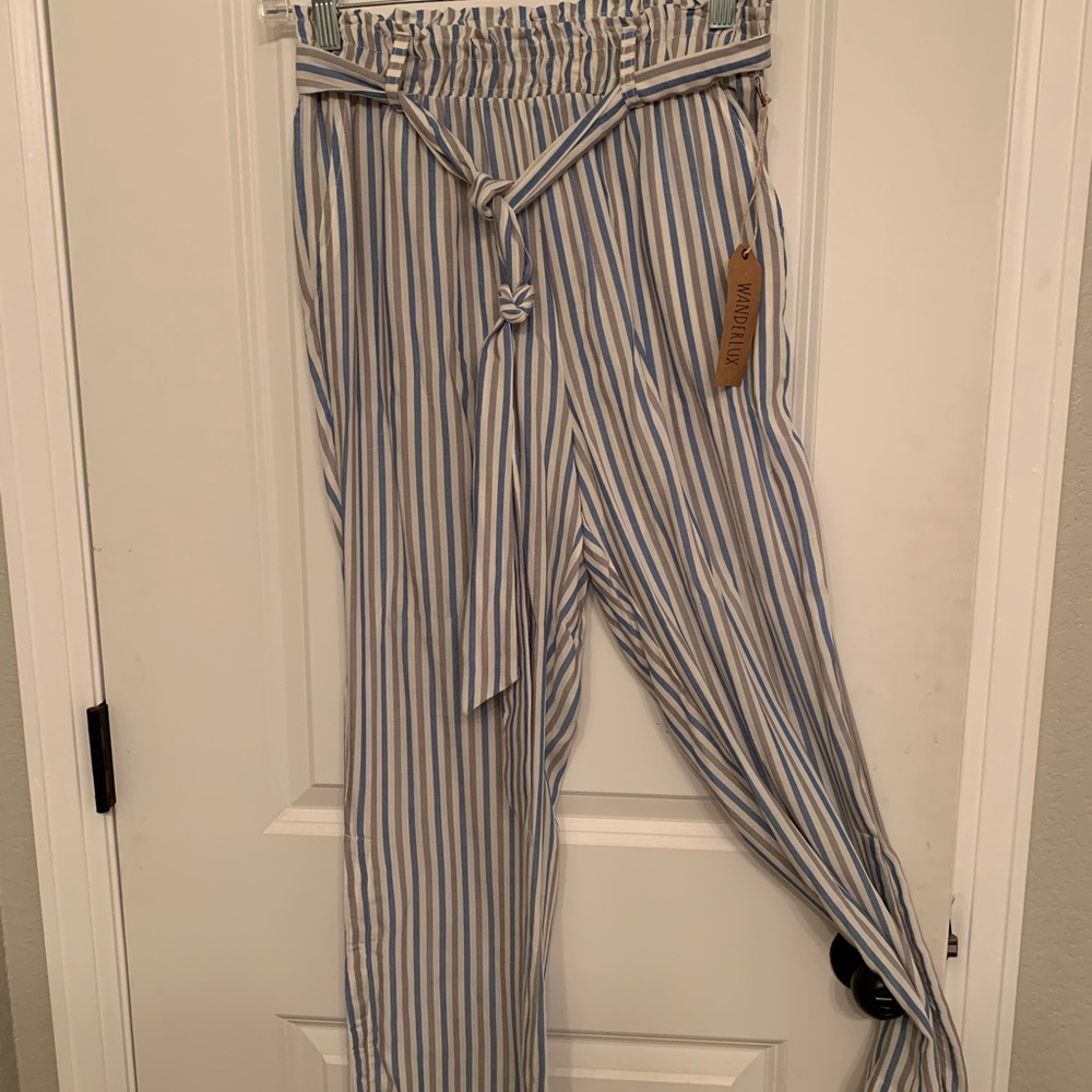 Wanderlux cropped flowy pants with tags on